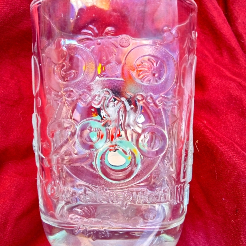 McDonald's Walt Disney 2000 set of 4 glass tumblers - Picture 6 of 7